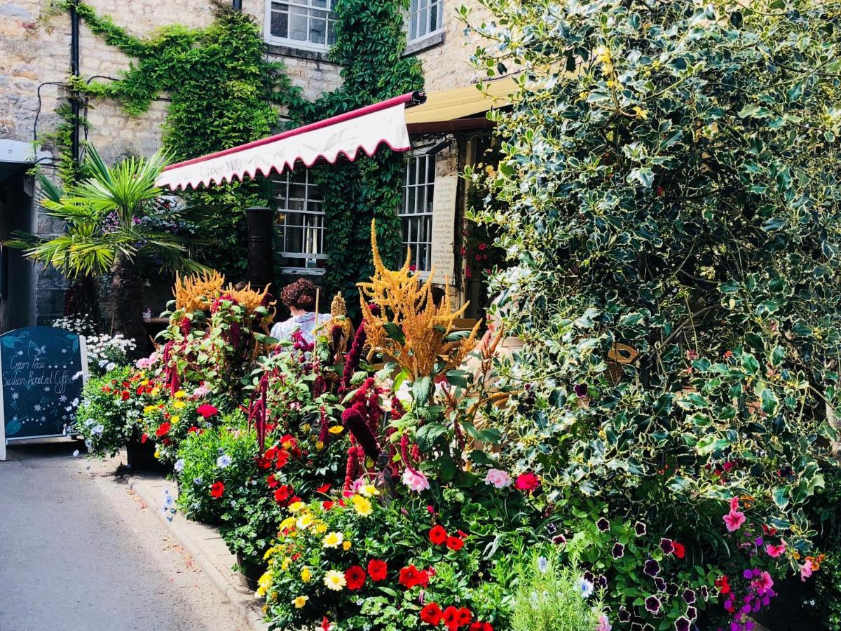 Porters Coffee Shop And B&B 赫尔姆斯利 外观 照片